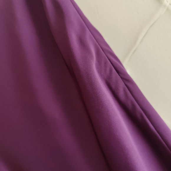 Ann Taylor • Silk Skirt • Classic Cut • At The Knee • Size 2P - Picture 6 of 7